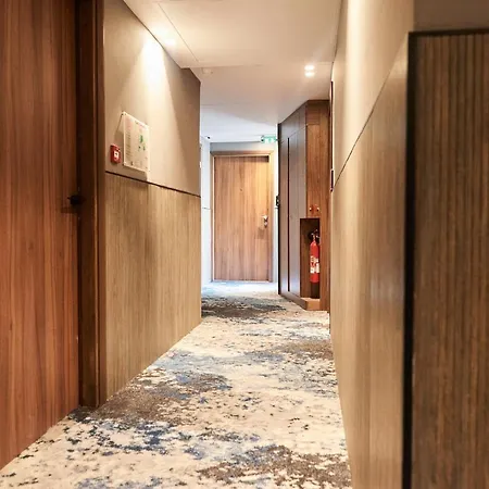Hotel Card