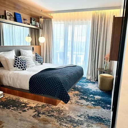 Card Hotel